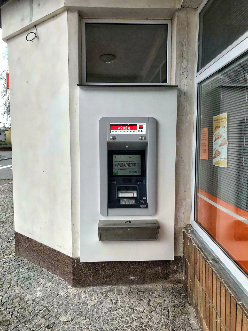 V Bakově nad Jizerou je nový bankomat