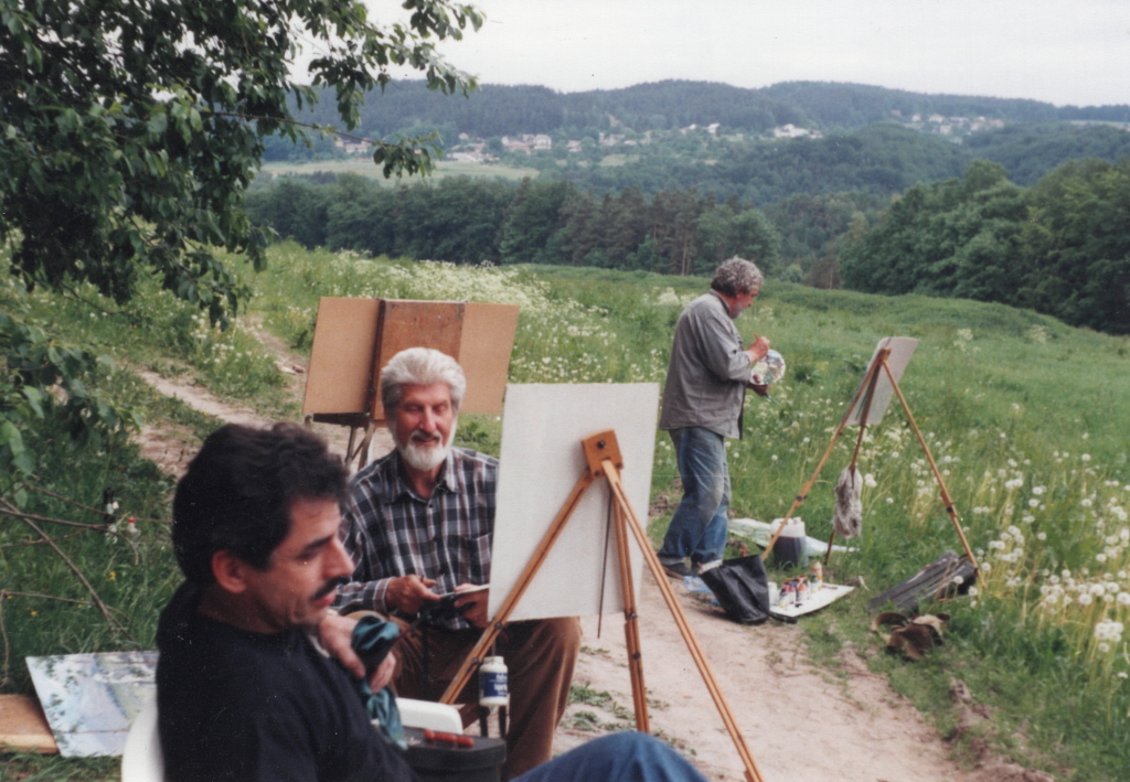 Jaroslav Najman (uprostřed) během malířského soustředění v Branžeži, 2004. Foto: archiv Jaroslava Najmana
