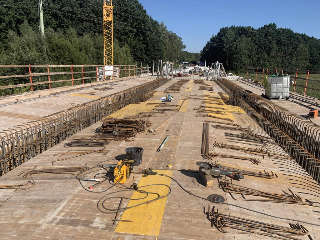 Stavba mostu přes Jizeru pokračuje podle harmonogramu. Foto: Krajská správa a údržba silnic Středočeského kraje