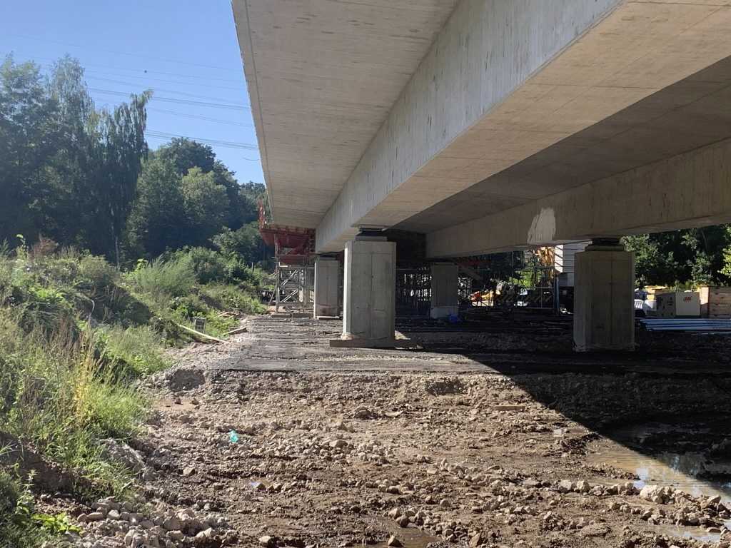 Stavba mostu přes Jizeru pokračuje podle harmonogramu. Foto: Krajská správa a údržba silnic Středočeského kraje