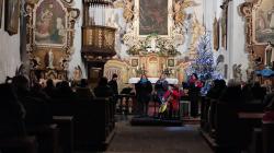 Tříkrálový koncert v Bosni pomohl Davídkovi Koškovi z Mnichova Hradiště. Foto: obec Boseň