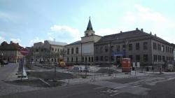 Letos se obyvatelé Mnichova Hradiště dočkají dokončení rekonstrukce severní části náměstí před poštou. Foto: Petr Novák, 4. května 2022