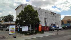 Rekonstrukce školky v Mírové ulici pokračuje, oproti původním předpokladům však nabírá zpoždění. Foto: Petr Novák, 13. května 2021