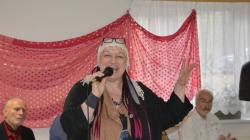 Dalšími umělci, kteří navštívili dům s pečovatelskou službou v Dolním Bousově, byli herec a recitátor Karel Hábl a zpěvák a hráč na hang Jiří Šámal. Foto: Zdeněk Plešinger