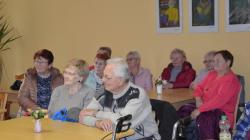 Dalšími umělci, kteří navštívili dům s pečovatelskou službou v Dolním Bousově, byli herec a recitátor Karel Hábl a zpěvák a hráč na hang Jiří Šámal. Foto: Zdeněk Plešinger