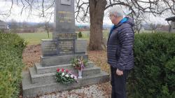 Prezident Masaryk by včera oslavil 173. narozeniny. Vedení města se jeho památce poklonilo ve Veselé a na Olšině. Foto: město Mnichovo Hradiště