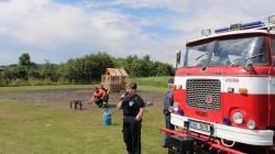  Komentovaná ukázka požáru oleje na pánvi a jeho hašení. Foto: Petr Novák