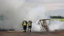 Ukázka hašení požáru „školy“. Foto: Petr Novák