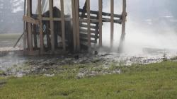 Ukázka hašení požáru „školy“. Foto: Petr Novák