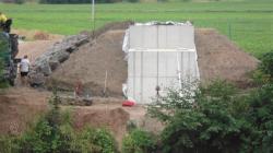 Odpoledne přijede do města nadměrný náklad. Zítra se bude usazovat čtyřicetimetrová lávka přes Jizeru. Foto: město Mnichovo Hradiště