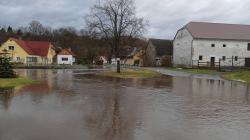 V Mohelnici nad Jizerou je zatopená náves. Foto: obec