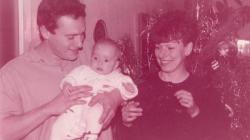 Lenka Křížová (roz. Procházková) s rodiči v Loukově o Vánocích 1987