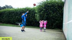 Jan Pleva: Basketbalový koš na hřišti ve Veselé. Foto: Lucie Velichová