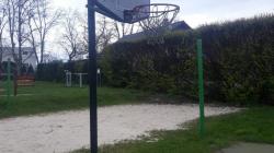 Jan Pleva: Basketbalový koš na hřišti ve Veselé. Foto: Lucie Velichová