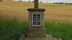 Takto vypadal pomník před zásahem neznámého pachatele. Foto: Eliška Jindříšková, Wikimedia