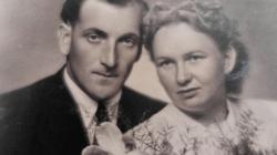 Obrázek 2: Novomanželé Václav Kolumpek ml. a Marie, roz. Matesová, Dlouhá Lhota čp. 19, rok 1950