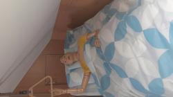 Figurína, na které si zaměstnanci zkouší péči o lidi na lůžku. Foto: Spokojený domov