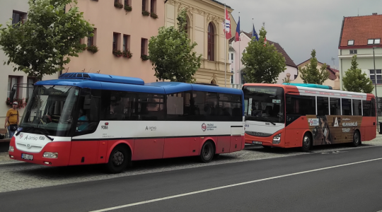 Uzavírka silnice mezi Jivinou a Borovicí ovlivní také autobusovou dopravu. Ilustrační foto: Petr Novák
