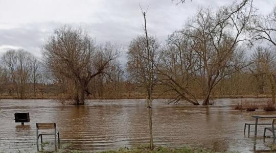 Jizera v Mnichově Hradišti dosáhla druhého stupně, silnice na Loukov je uzavřena