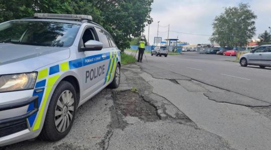Jedním z tradičních míst policejních kontrol je oblast průmyslové zóny mezi Mnichovým Hradištěm a Veselou. Nejinak tomu bylo i o prvním prázdninovém víkendu. Foto: Policie ČR