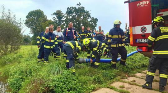 Na dálkovou dopravu vody jsou hasiči z Mnichovohradišťska připraveni