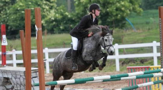Jezdecký oddíl Kněžmost pořádá tradiční jezdecké hry. Foto: Jezdecký oddíl Kněžmost