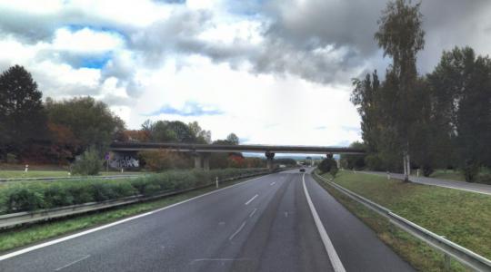 Most přes dálnici ve Svijanech čeká rekonstrukce. Foto: mapy.cz