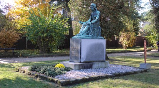 Památník v parku u nádraží. Foto: Petr Novák