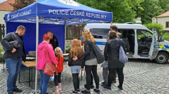Policisté prezentovali dětem svou práci. Foto: Policie ČR