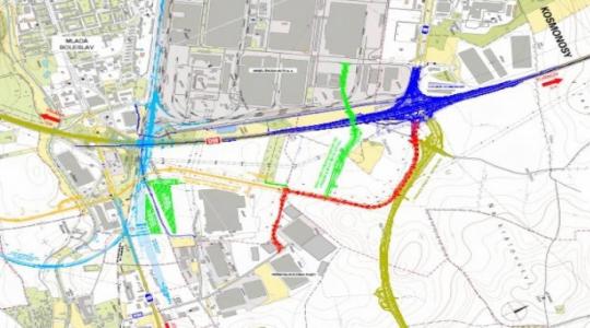 Začala stavba silnice mezi průmyslovou zónu Plazy a mimoúrovňovou křižovatkou v Kosmonosích