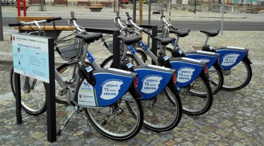 Sdílená kola v Mnichově Hradišti. Foto: Petr Novák