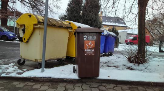Na bioodpad slouží hnědé popelnice. Foto: Petr Novák