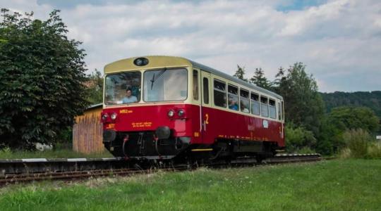 Z Mnichova Hradiště můžete vyrazit na výlet historickým motorovým vlakem. Foto: Kolej-klub